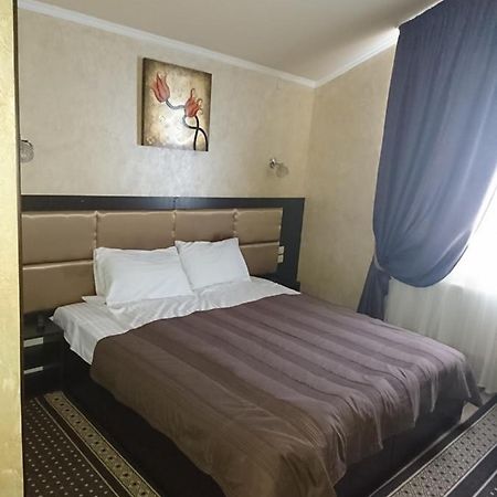 Mishel Plus Hotel Charkov Buitenkant foto